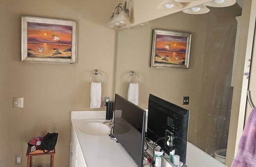 Pearl House | 3-bedroom house in Pearl with cool AC comfort. On Patrick Farms golf course.