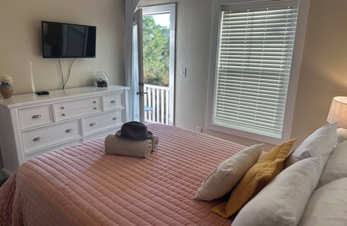Ono Island House | 3 Bedroom house in Purple Parrot