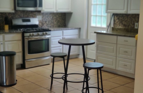 Beaumont House | 3-bedroom house in superb Beaumont with cool AC and comfort