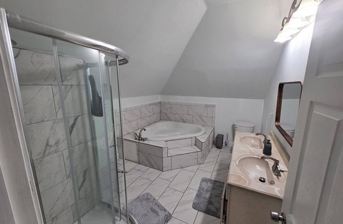 Saint Anthony House | 3-bedroom house in awesome New Orleans with AC, WiFi, living room and den.