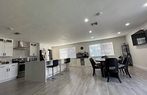 Fort Myers House | 3-bedroom house inCape Coral with Jacuzzi,fitness room, patio games,Pet friendly