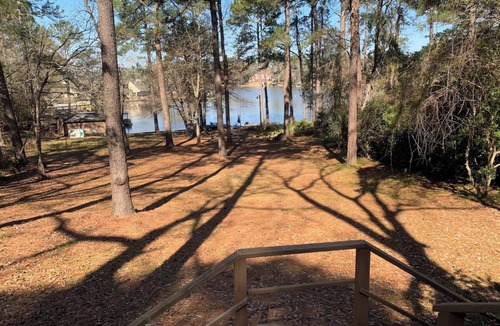 Hattiesburg House | 3-bedroom lakefront house in charming Hattiesburg with AC, WiFi. Enjoy your stay