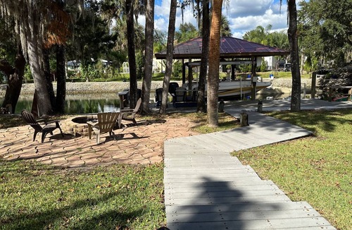 Homosassa House | 3-bedroom waterfront home, 1 mile from Homosassa Springs Wildlife State Park