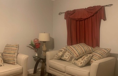 Park Forest - LA North House | 3 Bedroom Within 10 Miles of 4 Major Hospitals