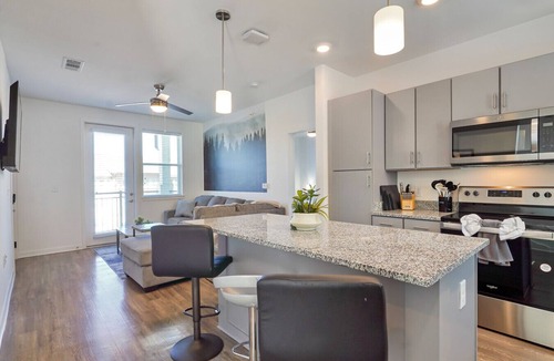 Pelham Villa | 3 BR 2 Bath Townhouse w 2 car garage