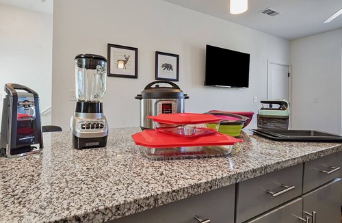 Pelham Villa | 3 BR 2 Bath Townhouse w 2 car garage