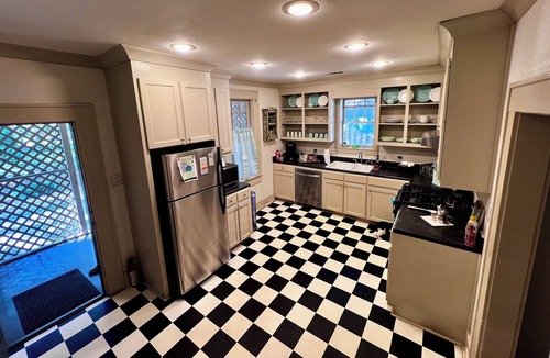 Hattiesburg House | 3 BR sleeps 6. You’ll have it “made in the shade” of this 100-year old live oak.