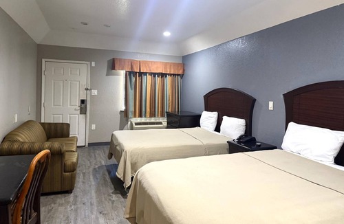 Greater Greenspoint Hotel | 3 Contemporary Rooms | Free Breakfast and Parking | Thorne Stadium - 1.5 miles