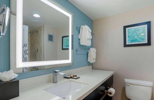 Baymeadows House | 3 Convenient Units! Onsite Pool, Parking, Breakfast, Near Orlando's Theme Parks