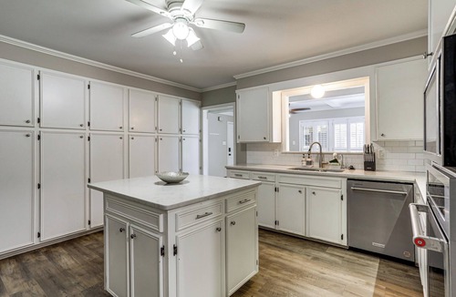 Alexandria House | 3 Mi to Dtwn Alexandria: Family Home w/Hot Tub!