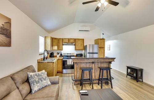 Joaquin Cabin | 3 Mi to Sabine River: East Texas Cabin Hideaway