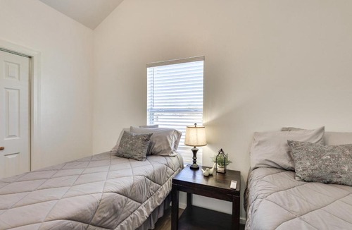 Joaquin House | 3 Mi to Sabine River: East Texas Cabin Hideaway