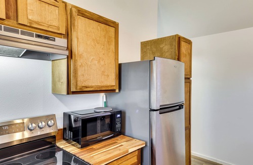 Joaquin Cabin | 3 Mi to Sabine River! Modern Cabin Retreat