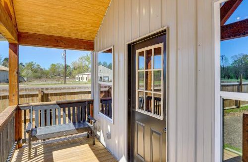 Joaquin House | 3 Mi to Sabine River! Modern Cabin Retreat