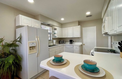 Daytona Beach House | 3 Min Walk to Beach- Arcade- 2 Living Rooms- 2 Kitchens-