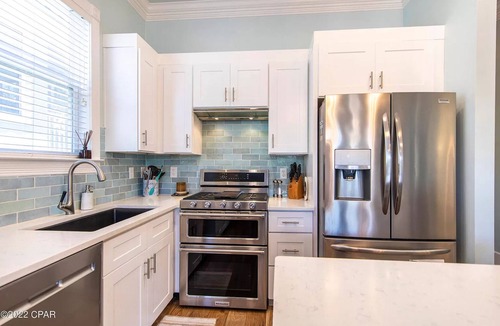 Fort Bay House | 3 mins to the Sand, Beachfront Pool!