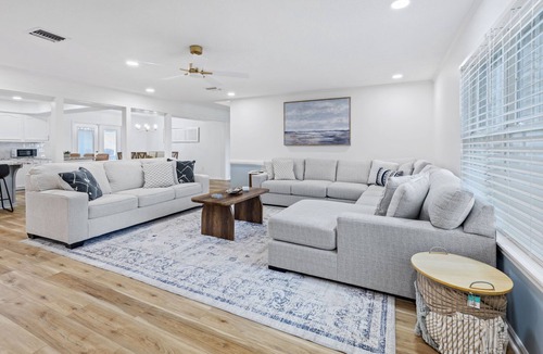 Prien House | 3 Minutes to Casino/Pool & Hot Tub