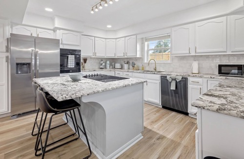 Prien House | 3 Minutes to Casino/Pool & Hot Tub