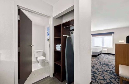 South Baton Rouge Hotel | 3 Peaceful Rooms w/Easy Pool Access + Free Breakfast Near Dining & Attractions