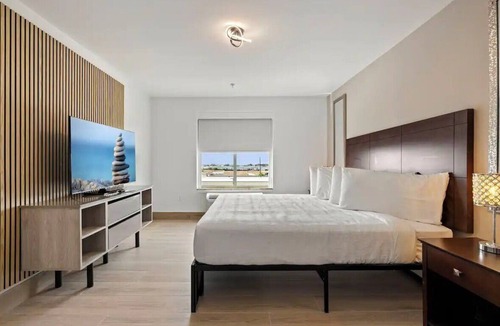 FM 1960 Hotel | 3 Quiet Rooms Near Houston’s Main Attractions & Vibrant City Highlights