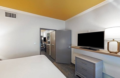 McKinney Hotel | 3-Star Hotel ∙ Holiday Inn & Suites McKinney - N Allen, an IHG Hotel