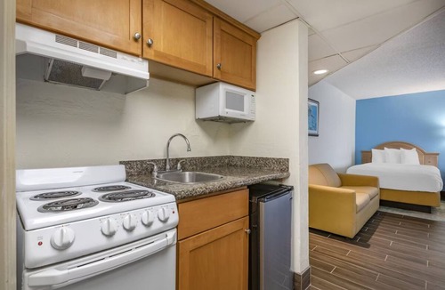 Seabreeze Park Hotel | 3 Units | Ocean View Retreat with Pool and Parking Near Daytona Lagoon