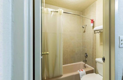 North Shore Hotel | 3 Well-Located Rooms w/Essentials for Your Stay –Free Parking & Onsite BBQ Area