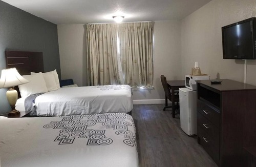 North Shore Hotel | 3 Well-Located Rooms w/Essentials for Your Stay –Free Parking & Onsite BBQ Area