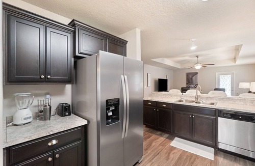 Milton House | 30 Minutes to Beaches and Entertainment