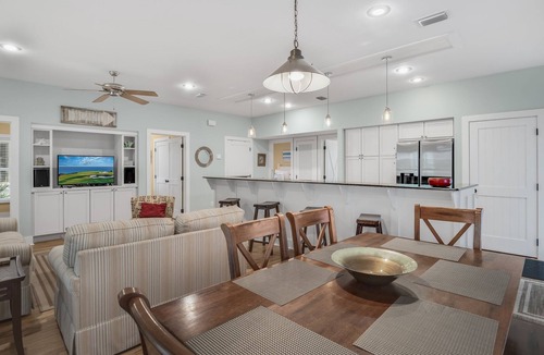 White's Gulfview House | 30A Beach Bungalow in Inlet: Steps from Sea, Pool with Golf Cart & Cruiser Bikes