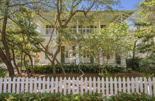 Seaside House | 312 m² House ∙ 5 bedrooms ∙ 9 guests