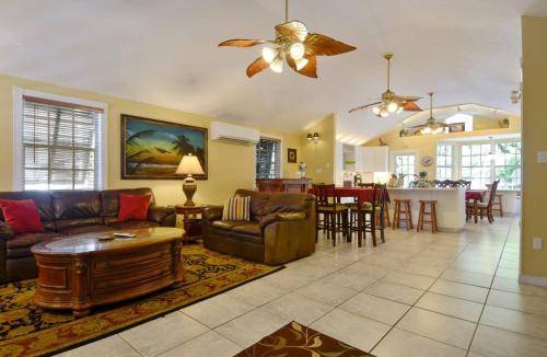 Uptown - Upper Duval House | 319 m² House ∙ 1 bedroom ∙ 12 guests