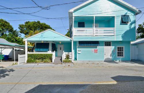 Uptown - Upper Duval House | 319 m² House ∙ 1 bedroom ∙ 12 guests