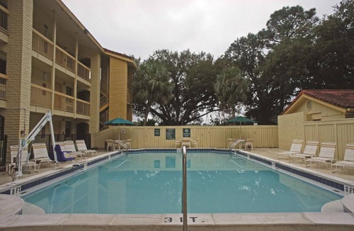Northeast Pensacola Hotel | 35 m² Hotel ∙ 127 guests