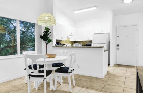 Mission Bay Apartment | 360D - Boca Retreat w/Pool, Parking, Near Evert Tennis & Shops