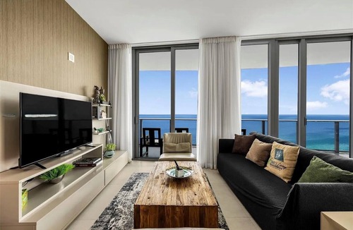 Hollywood South Central Beach House | 39th Floor Oceanfront Penthouse Hollywood Beach · Resort Pool · Stunning Views