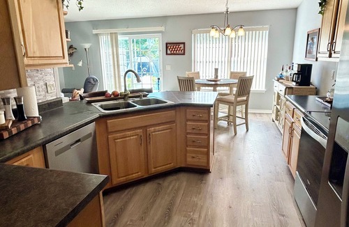 Gulf Breeze House | 3B 2bath House in charming Gulf Breeze with private pool and privacy fence.