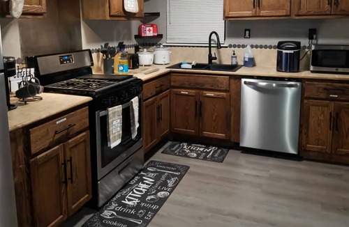 Port Arthur House | 3BR/5Beds/2.5 BA Home- 5 minutes from Pleasure Island!