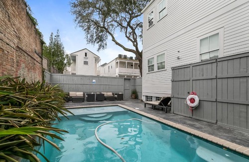 Faubourg Lafayette Apartment | 3BR Cottage by Hosteeva close to St Charles w Pool