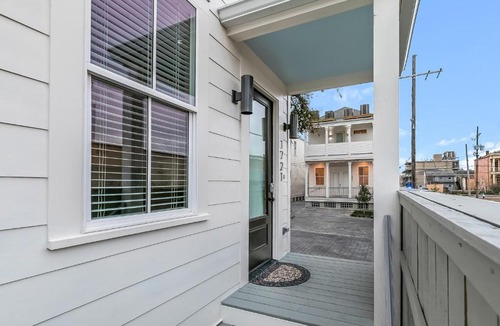 Faubourg Lafayette Apartment | 3BR Cottage by Hosteeva close to St Charles w Pool
