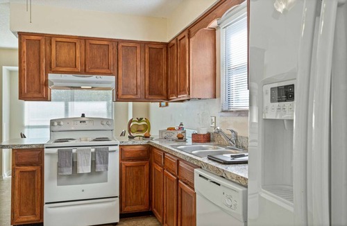 Southside House | 3BR Dog-Friendly Home w/Fenced Yard Near River & Golf