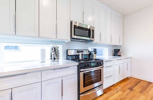 Greater East End House | 3BR Great Bungalow 1751! Medical Center, Stadiums!