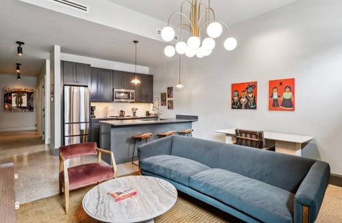 Central Business District Hotel | 3BR | The Mary Beth Hotel & Gallery