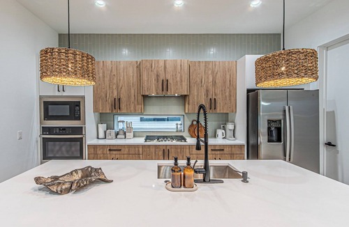 Oak Cliff House | 3BR Townhome Near Bishop Arts Rooftop Views Arcade Games & Garage