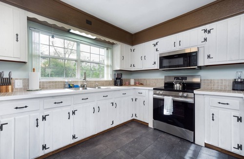 New Warrington House | 3rd St. Bungalow-NAS-Corry Station-Beaches-Dining-Shopping