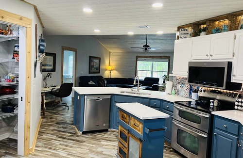 Gulf Breeze House | 4 Bed 2 Bath home w/Private Pool, Hot Tub & Sauna. Close to Beaches!