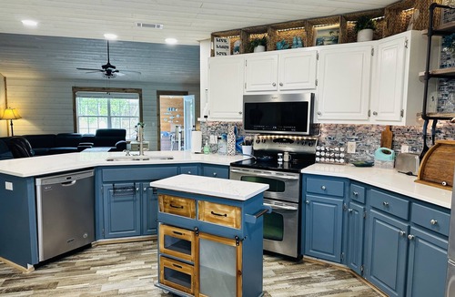 Gulf Breeze House | 4 Bed 2 Bath home w/Private Pool, Hot Tub & Sauna. Close to Beaches!