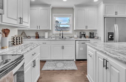 Columbus House | 4-bedroom, 2 bath house Sleeps up to 15 Columbus, MS Huge Living Room