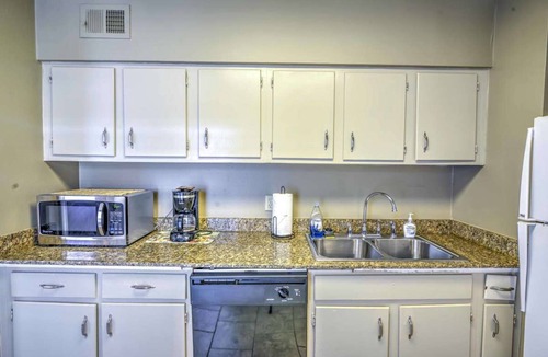 Shenandoah House | 4 Bedroom 2 Bathroom Comfortable Furnished Home 4636 SouthPark Rd.
