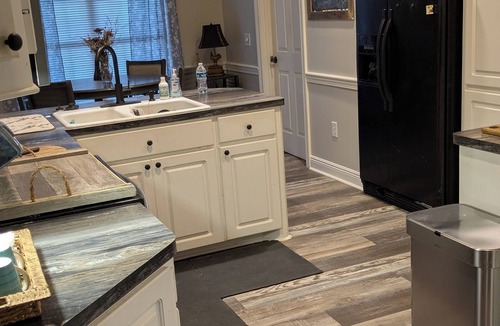 Tougaloo House | 4 bedroom Attractive home ready for Relaxing Corporate Retreat/Or Family